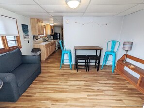 Smart TV - 2 bedroom cottage (Old Orchard Beach)