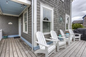 Terrace/patio - *New* Seabrook's Wade N Sea: Dog Friendly! (Pacific Beach)