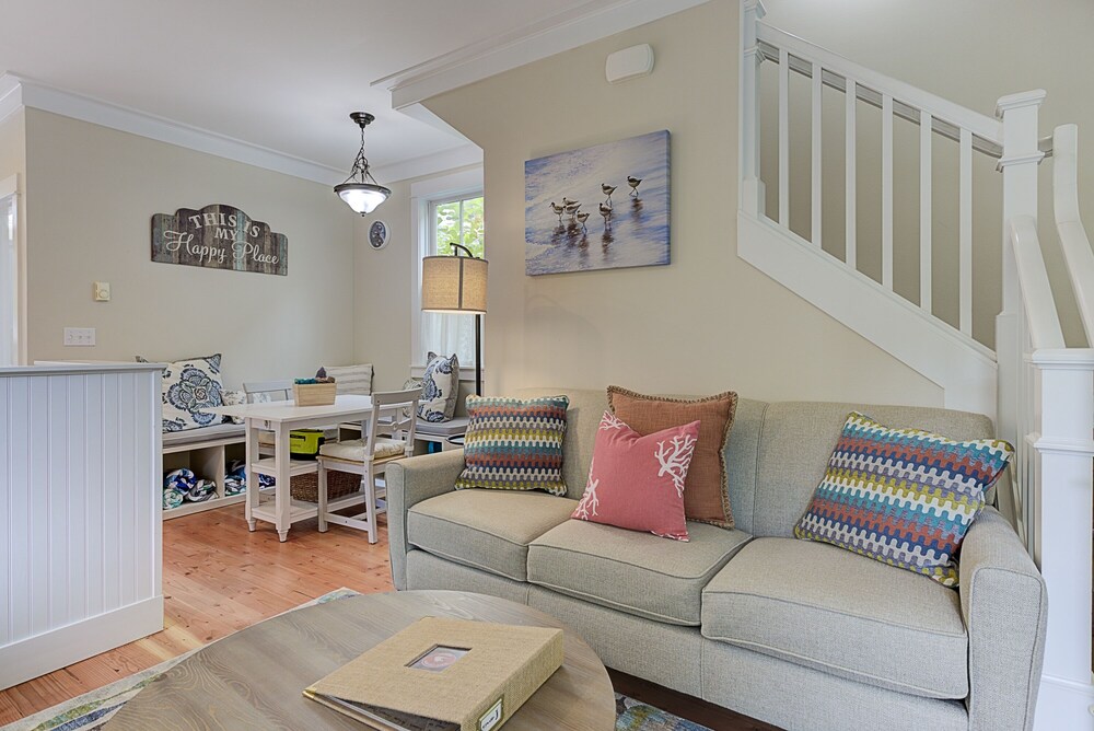 *New* Seabrook's Wave Chasers Refuge Dog Friendly! Seabrook Vrbo