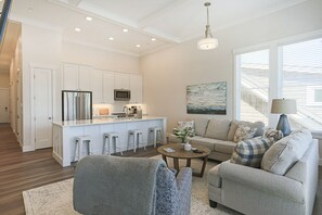 Smart-tv, eldstad, dvd-spelare och böcker