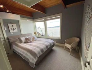 4 bedrooms, desk, iron/ironing board, travel cot - Beachfront Home with Sound View on Camano Island (camano island)