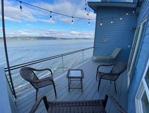 Beautiful Beachfront Home on Camano Island