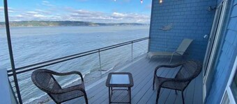 Beautiful Beachfront Home on Camano Island