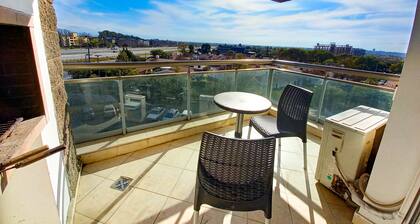 Beautiful condo with Swimming Pool and 24/7 security
