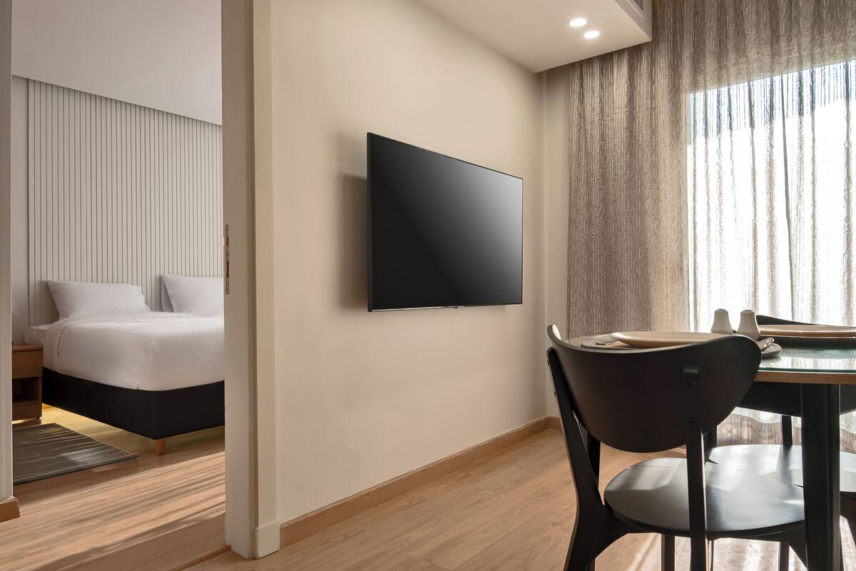 Premium bedding, down comforters, in-room safe, desk