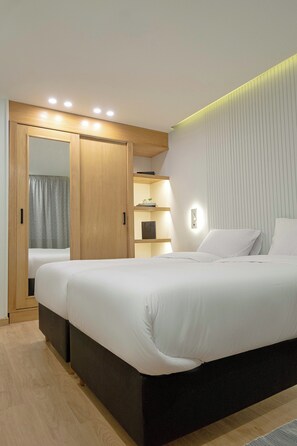 Royal Apartment, Roll-in Shower