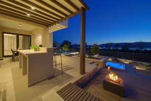 Terrace/patio - Villa LADY with heated pool, jacuzzi and sauna (Pinezići)