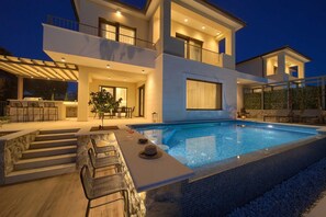A heated pool - Villa LADY with heated pool, jacuzzi and sauna (Pinezići)