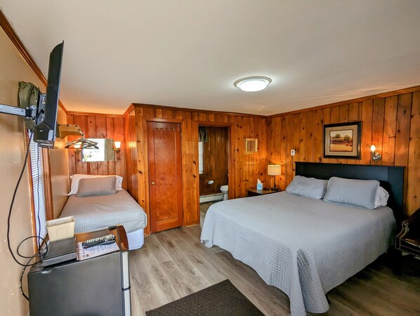 Habitación triple básica | Ropa de cama de alta calidad, minibar, wifi gratis y ropa de cama