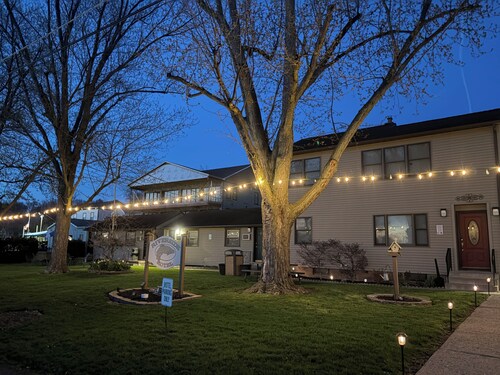 Riverside Motel