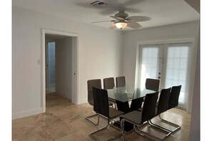 Dining - Amazing 4 Bedrooms residential home with pool (Hollywood)