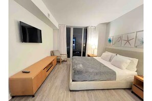 Room - Beachwalk Hallandale apartment 1 bed (Hallandale Beach)