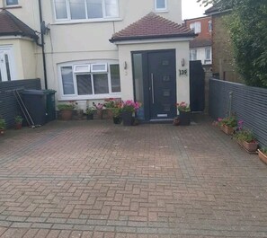 Exterior detail - Double bedroom with ensuite and private entrance (London)