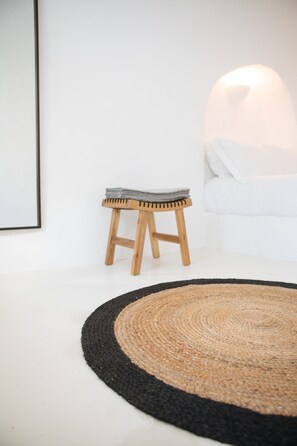 4 bedrooms, desk, iron/ironing board, travel crib - The Cave Complex | A Terre Cave Villas (Oia)