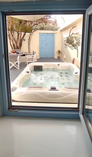 Interior - The Cave Complex | A Terre Cave Villas (Oia)