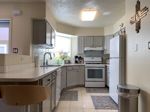 Fridge, microwave, oven, stovetop - Spacious 950 sq ft 2 BR 1.7BA w/yard (Remodeled) (Santa Fe)