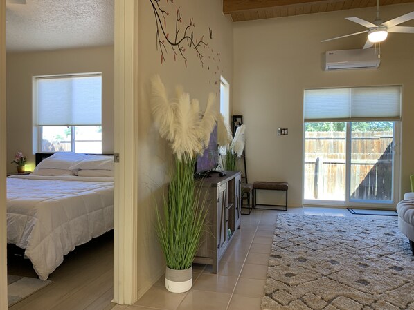2 bedrooms, iron/ironing board, free WiFi, bed sheets - Spacious 950 sq ft 2 BR 1.7BA w/yard (Remodeled) (Santa Fe)