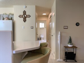 Interior - Spacious 950 sq ft 2 BR 1.7BA w/yard (Remodeled) (Santa Fe)