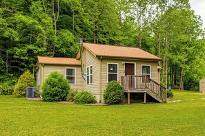Exterior - Peaceful + Cozy Cottage on Over 7 Acres w/ Creek (Lenoir)