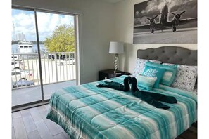 Room - Incredible Ocean View apartment (North Bay Village)