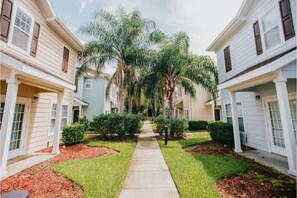 Property grounds - Disney-themed beautiful townhouse near the parks (Kissimmee)