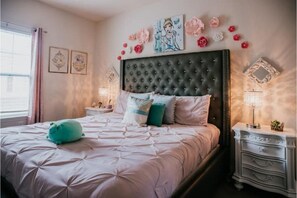 Room - Disney-themed beautiful townhouse near the parks (Kissimmee)