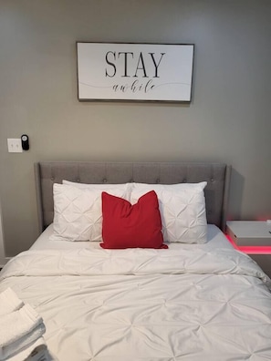 3 bedrooms, iron/ironing board, free WiFi, bed sheets - Rare+Heated Pool & Spa+Near Downtown (Atlanta)