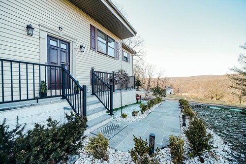 Only 10min away from Mountain Creek, beautiful spacious house with Mountain View