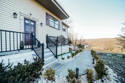 Only 10min away from Mountain Creek, beautiful spacious house with Mountain View