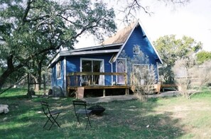 Exterior - Kind Of Blue - A Hill Country Cottage (San Marcos)