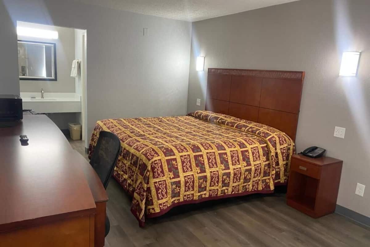 Deluxe eenpersoonskamer, 1 kingsize bed, niet-roken | Een laptopwerkplek, gratis wifi