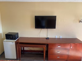 Espacio para trabajar con laptop y wifi gratis 