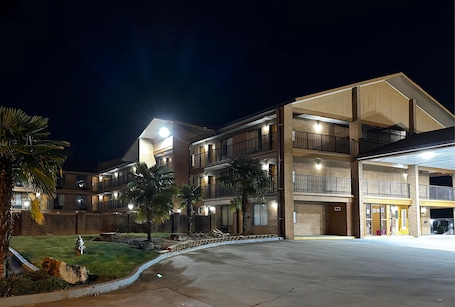 Exterior. American Inn & Suites