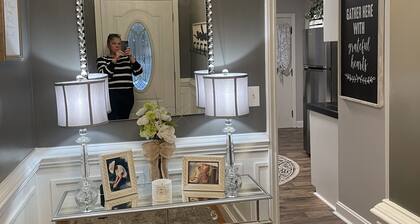 Walking distance to Carolina Cup and minutes from downtown