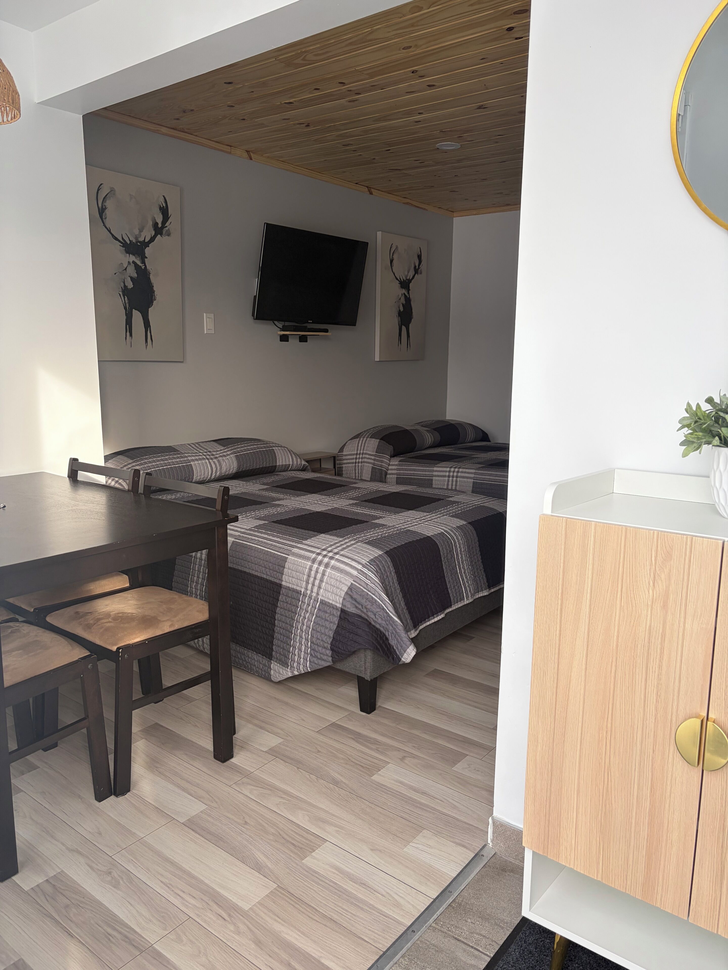 家庭开间, 2 张双人床 (La scintillante) | 隔音、熨斗/熨衣板、免费 WiFi、床单