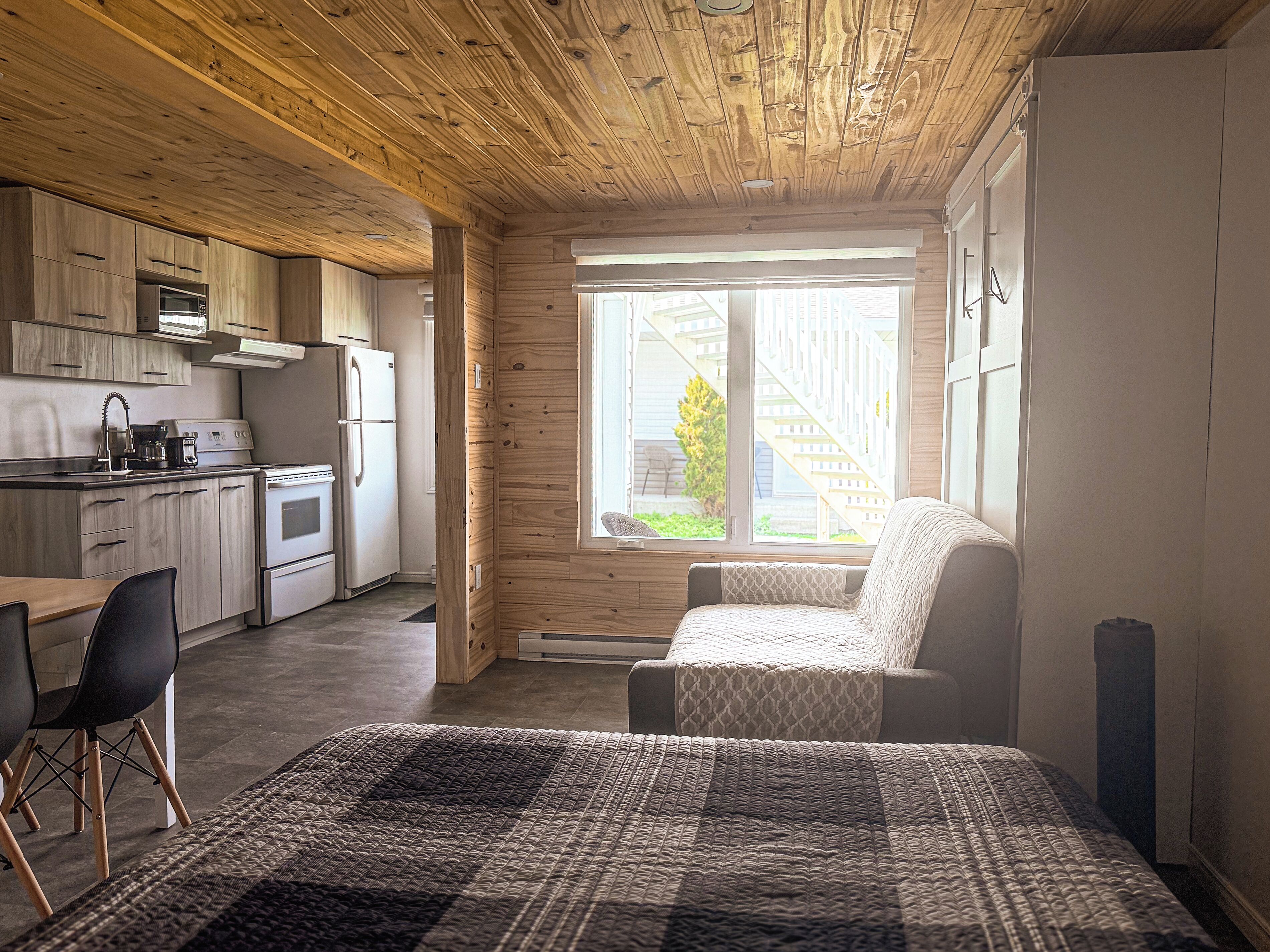 Comfort-Studio | Schallisolierte Zimmer, Bügeleisen/Bügelbrett, kostenloses WLAN