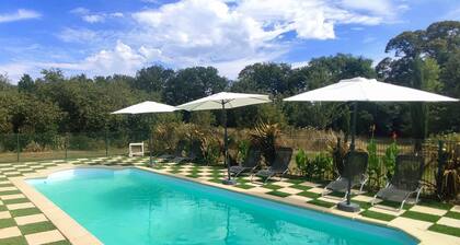 Chenevaux - Pretty 2 bedroom cottage with pool in countryside