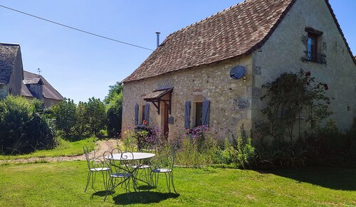 Chenevaux - Pretty 2 bedroom cottage with pool in countryside