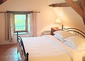 2 chambres, fer et planche à repasser, lit parapluie, Wi-Fi gratuit