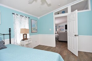 3 bedrooms, WiFi, bed sheets - 383 East Lake Cottage in Oceanside Village (Surfside Beach)