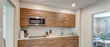 Cookware/dishes/utensils