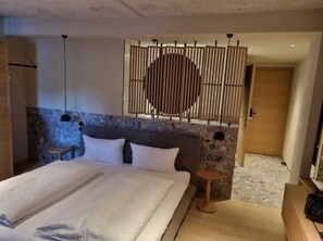 2 bedrooms, in-room safe, iron/ironing board, travel cot - Sea View On The Sandy Beach (MV)