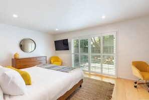 4 bedrooms, desk, iron/ironing board, free WiFi