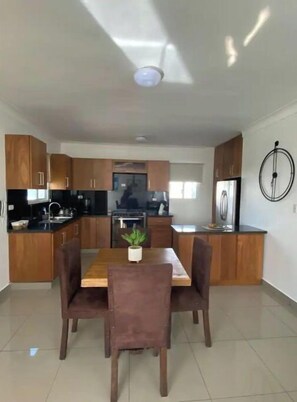 Kühlschrank, Mikrowelle