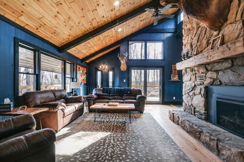 Cozy Mountain Cabin, dark skies, and great views!