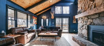 Cozy Mountain Cabin, dark skies, and great views!