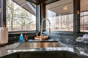 Bathtub, hair dryer, towels - Cozy Mountain Cabin, dark skies, and great views! (West Branch Township)
