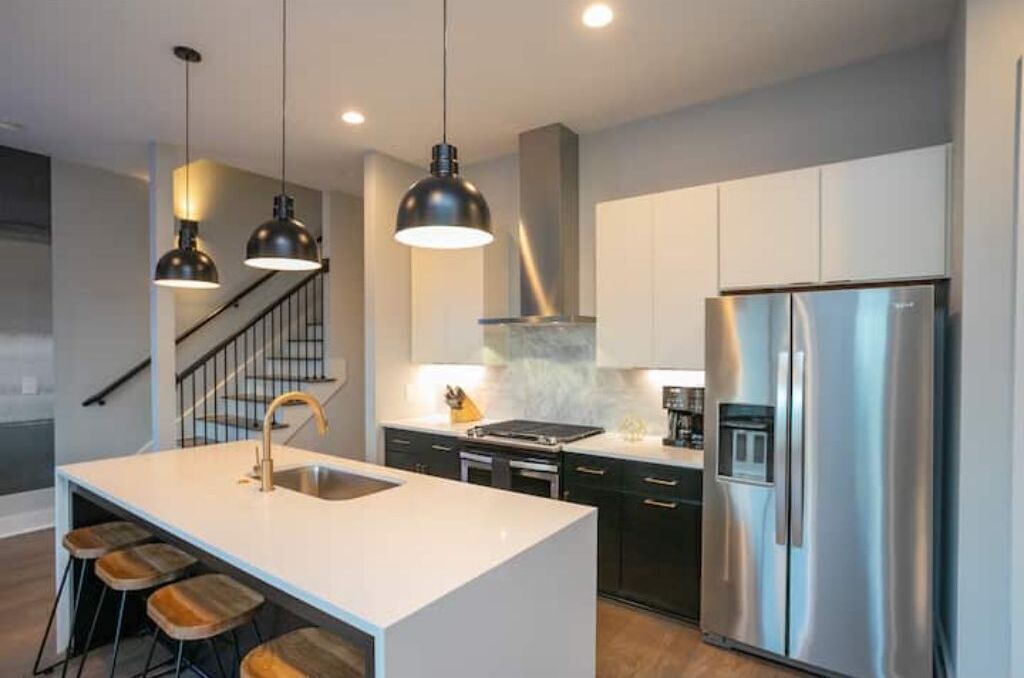 ثلاجة، ميكروويف، فرن، موقد طهي مسطح