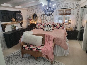 4 bedrooms, desk, iron/ironing board, free WiFi