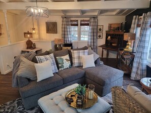 Smart TV, fireplace, books, offices